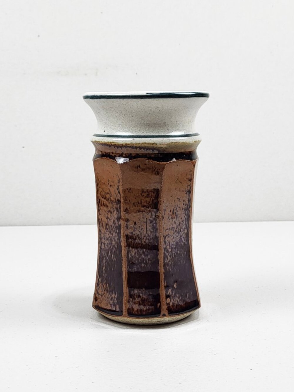 Vtg Studio Art Pottery Vase 6" Stoneware Handmade Glaze Slim Rust Tan Signed USA - Picture 3 of 9